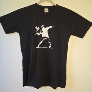 Banksy T Shirt Flower Thrower Love is in the Air Black With White Graphic Sz XL